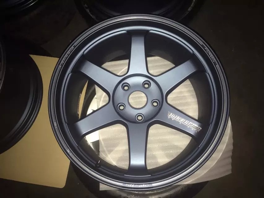 昨晚裝車，師傅們辛苦啦：寶馬，裝20寸、全新TE37