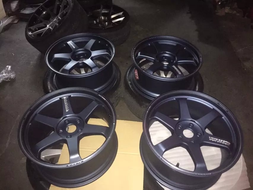昨晚裝車，師傅們辛苦啦：寶馬，裝20寸、全新TE37
