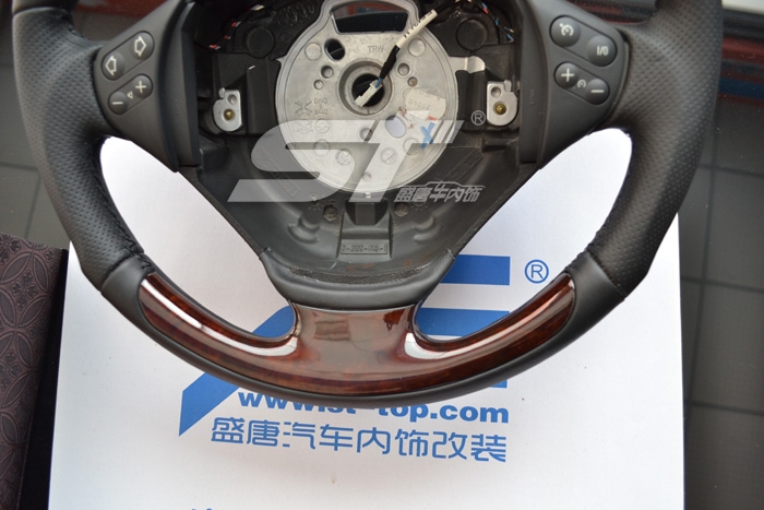 寶馬方向盤半桃木半真皮制作
