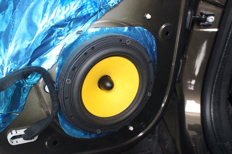 標(biāo)致3008汽車(chē)音響改裝 惠威D620同軸喇叭+惠威F160II+惠威X3功放