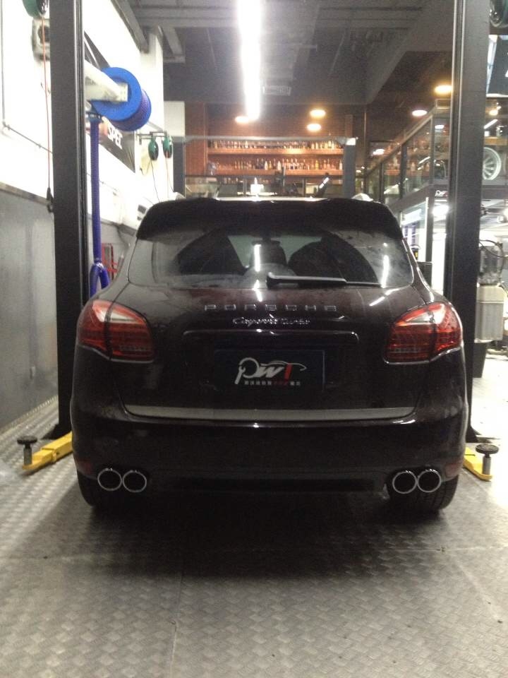 卡宴到店升級TURBO套件和REMUS遙控閥門排氣