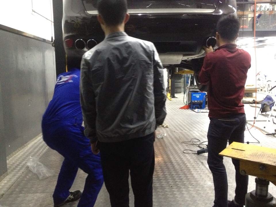 卡宴到店升級TURBO套件和REMUS遙控閥門排氣