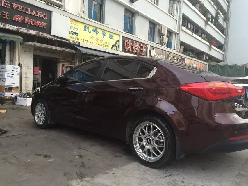 KIA 裝17寸、BBS
