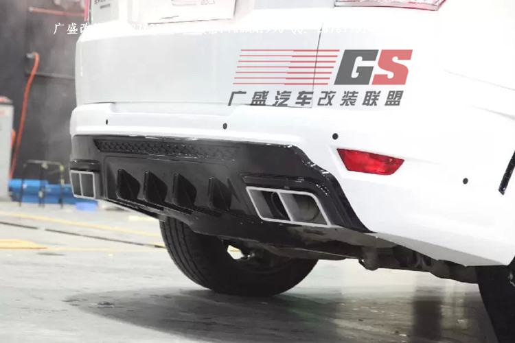 路虎攬勝運(yùn)動(dòng)Range rover sport改裝LUMMA后大包圍四出排氣管尾嘴