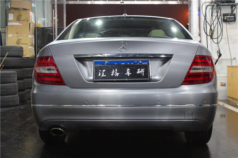 進(jìn)口拉絲改色膜 長沙奔馳C200貼全車進(jìn)口拉絲改色膜 美國拉絲膜