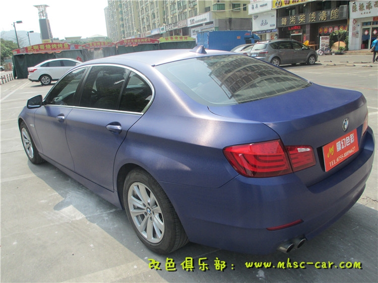 深圳汽車改顏色 車身改色貼膜 深圳汽車改色膜 寶馬五系全車貼膜改色3M拉絲藍(lán)