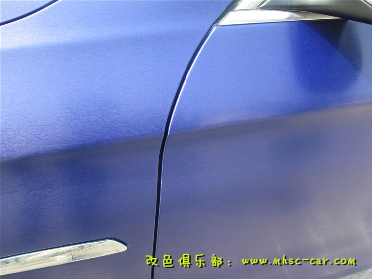 深圳汽車改顏色 車身改色貼膜 深圳汽車改色膜 寶馬五系全車貼膜改色3M拉絲藍(lán)