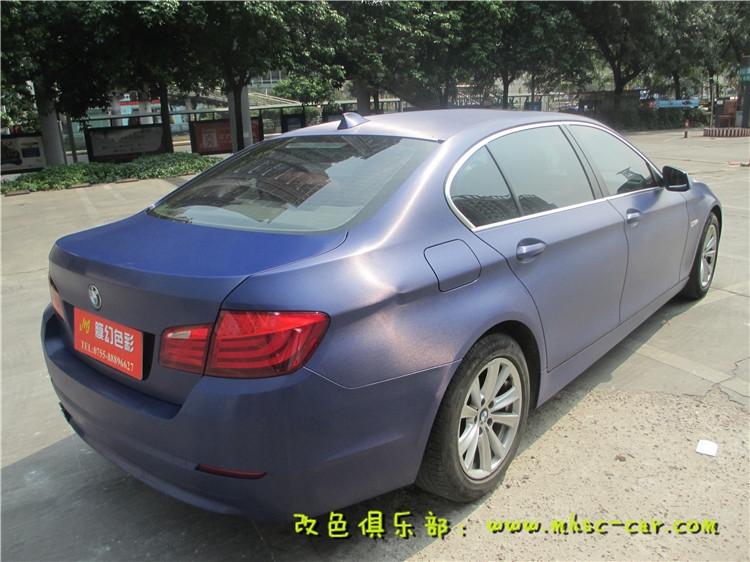 深圳汽車改顏色 車身改色貼膜 深圳汽車改色膜 寶馬五系全車貼膜改色3M拉絲藍(lán)