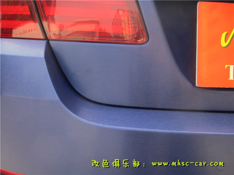 深圳汽車改顏色 車身改色貼膜 深圳汽車改色膜 寶馬五系全車貼膜改色3M拉絲藍(lán)