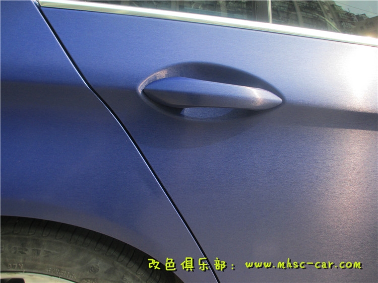 深圳汽車改顏色 車身改色貼膜 深圳汽車改色膜 寶馬五系全車貼膜改色3M拉絲藍(lán)