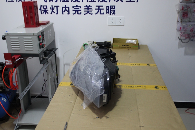 合肥藍精靈改燈寶馬X5改裝升級21點博士飛利浦XV燈泡氙氣大燈總成