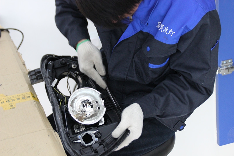 合肥藍(lán)精靈改燈奇瑞瑞虎5升級(jí)Q5雙光透鏡+雪萊特氙氣燈泡+國(guó)產(chǎn)安定+惡魔眼