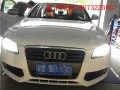 奧迪A4加裝自動大燈、后出風(fēng)、遮陽簾、RS4中網(wǎng)霧燈罩。