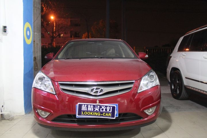 合肥藍(lán)精靈實(shí)體店現(xiàn)代悅動(dòng)改燈小糸q5透鏡歐司朗5000K氙燈HID大燈