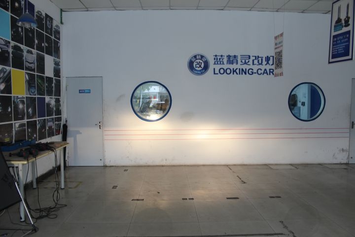 合肥藍(lán)精靈實(shí)體店現(xiàn)代索八改燈升級(jí)氙氣燈HID大燈
