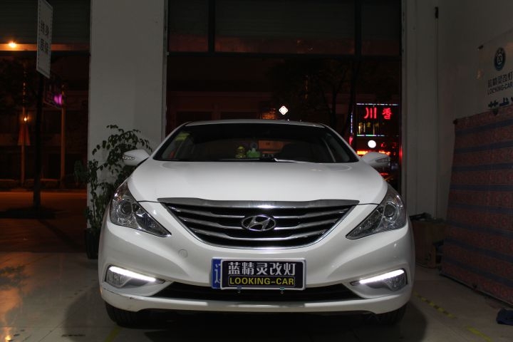 合肥藍(lán)精靈實(shí)體店現(xiàn)代索八改燈升級(jí)氙氣燈HID大燈