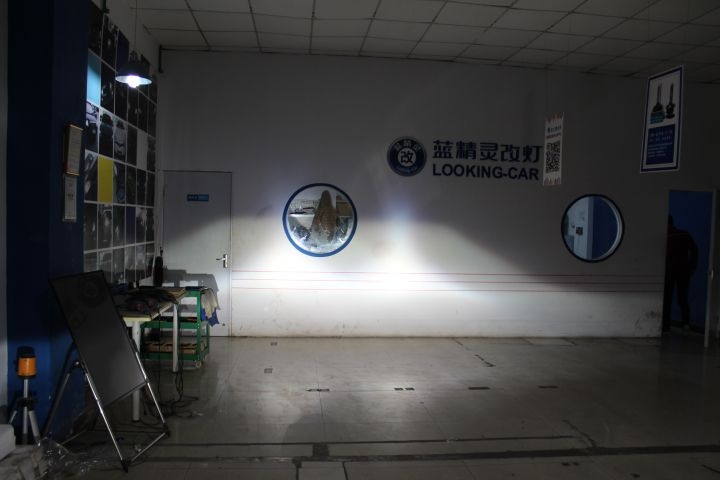 合肥藍(lán)精靈實(shí)體店現(xiàn)代索八改燈升級(jí)氙氣燈HID大燈