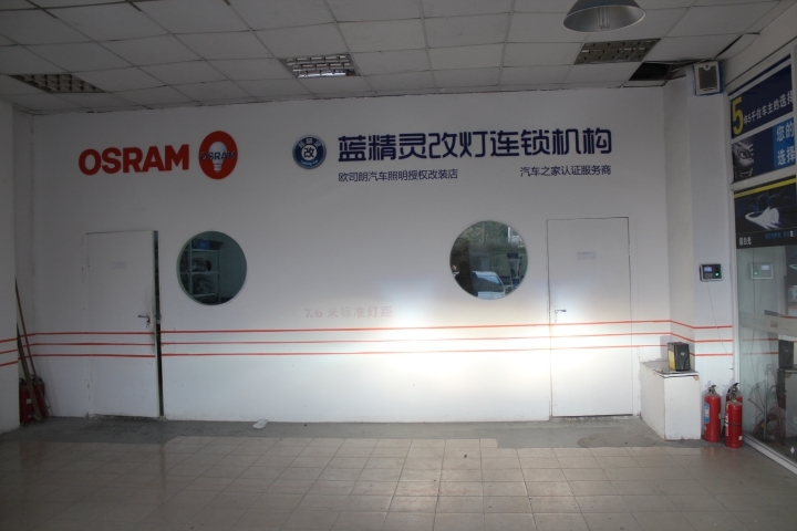 合肥藍(lán)精靈實(shí)體店日產(chǎn)奇駿改燈小糸q5透鏡歐司朗5000KCBI氙氣燈HID
