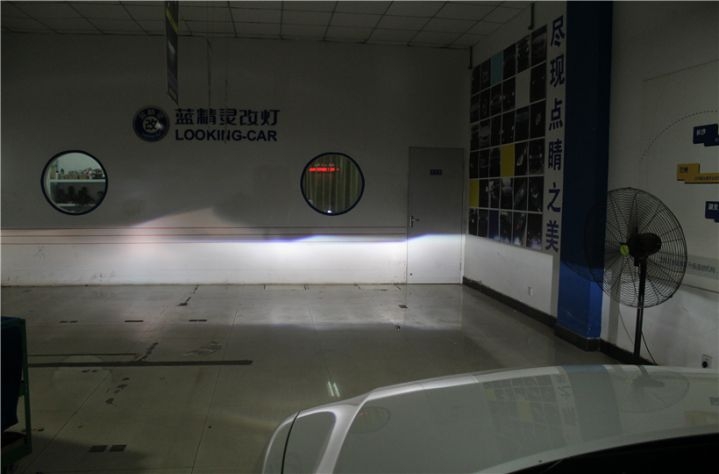 合肥藍(lán)精靈實(shí)體店豐田凱美瑞改燈升級(jí)小糸q5雙氙大燈改裝