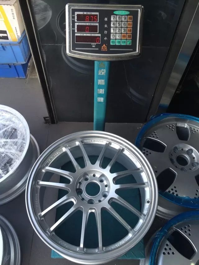 RAYS RE30 19*8J ET32 5*112．鍛造．少有數(shù)據(jù)