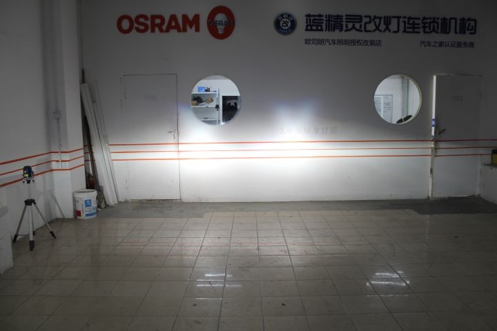 合肥藍(lán)精靈實(shí)體店起亞新智跑改燈升級(jí)HID大燈總成