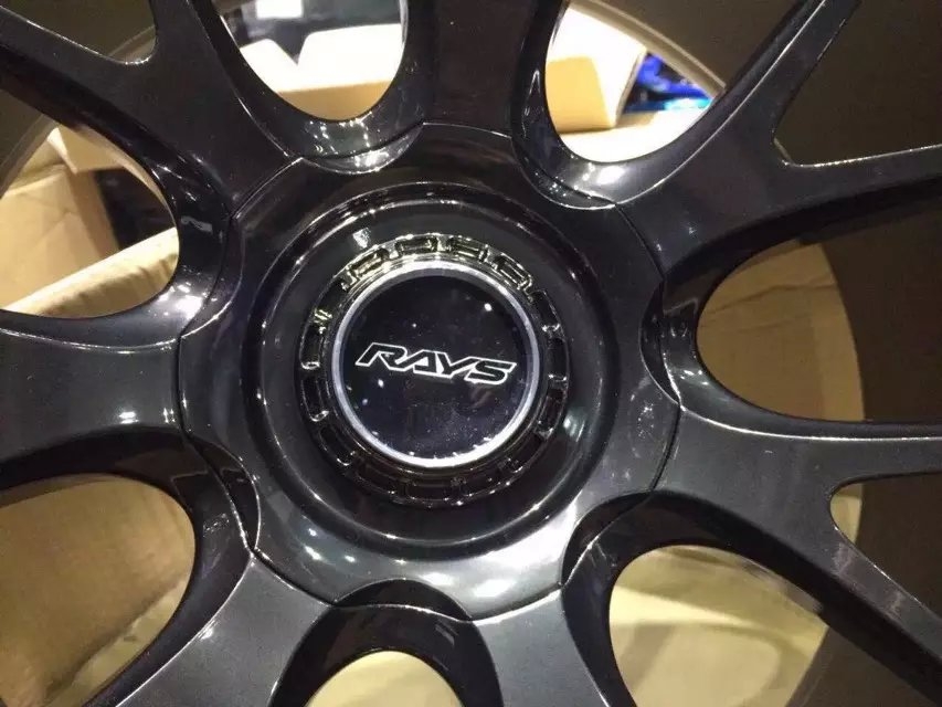 奧迪 S8：裝21寸 RAYS．G27．全國首套