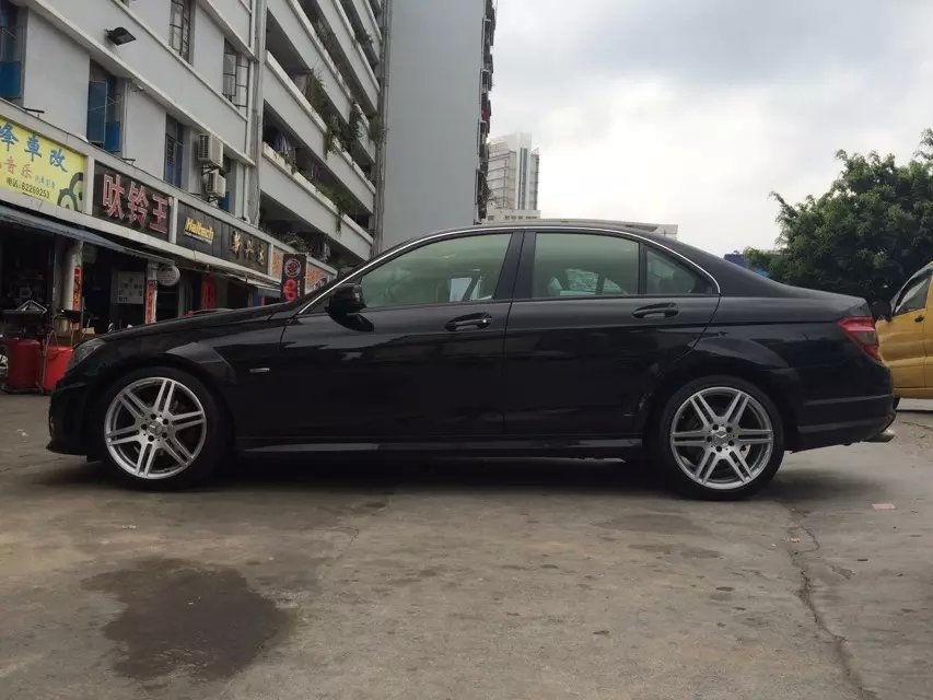 奔馳，裝18寸、原裝 AMG