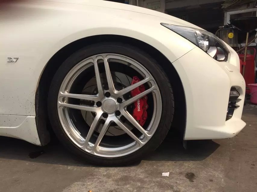 又一部Q50裝車了：Prodrive 鍛造，全新19寸，漂亮啊。
