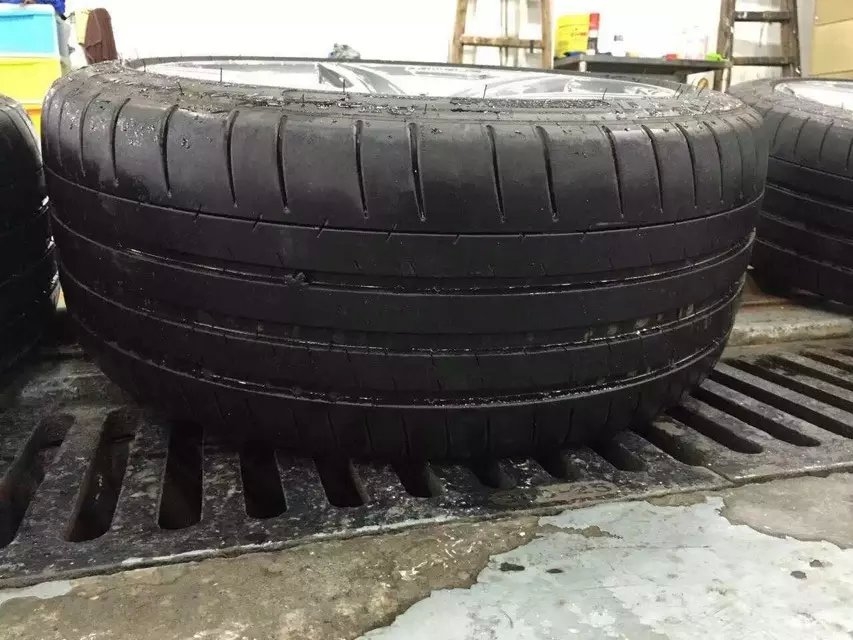 新C系：18寸，AMG 連米其林 PSS