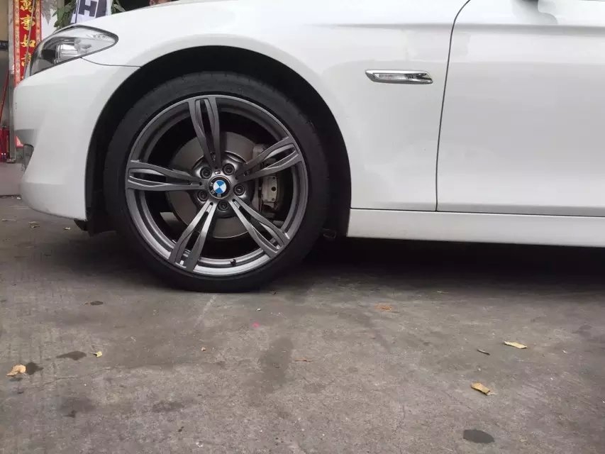 寶馬5系，裝M5．20寸 鍛造。
