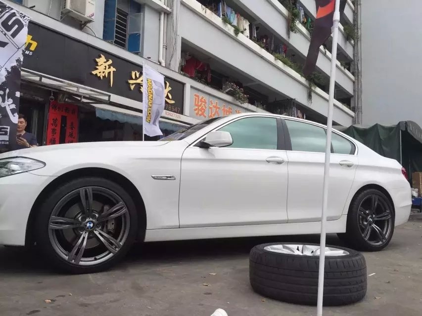寶馬5系，裝M5．20寸 鍛造。