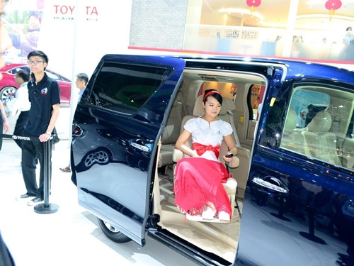 殘疾人汽車座椅改裝 汽車側(cè)方電動(dòng)升降座椅