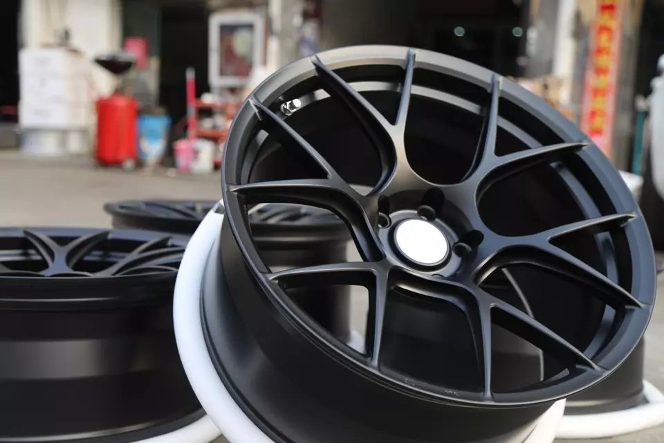 再來一組美圖：20寸、FACE 上 535GT。漂亮極了！