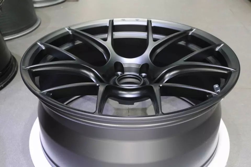 再來一組美圖：20寸、FACE 上 535GT。漂亮極了！
