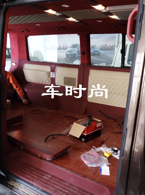 凱路威內(nèi)飾改裝，大眾房車趕工中 【鄭州車時尚房車改裝】
