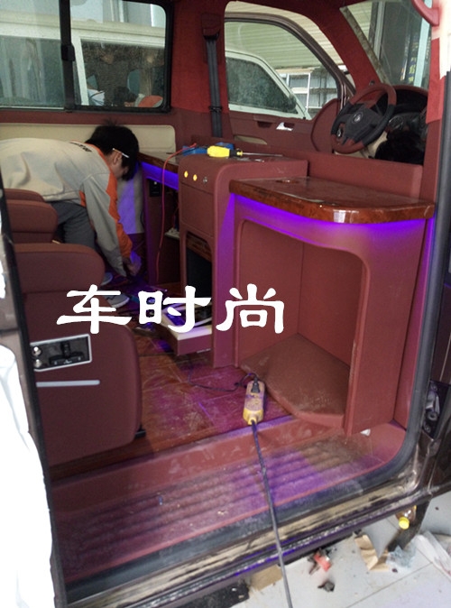 凱路威內(nèi)飾改裝，大眾房車趕工中 【鄭州車時尚房車改裝】