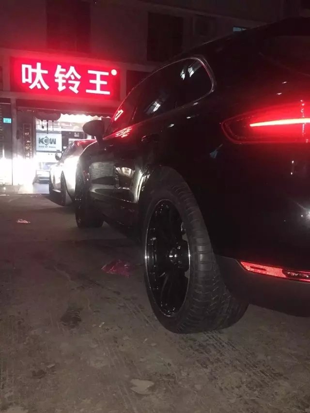 昨晚半夜裝好，辛苦，辛苦。