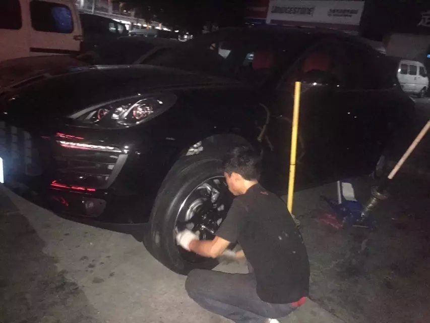 昨晚半夜裝好，辛苦，辛苦。