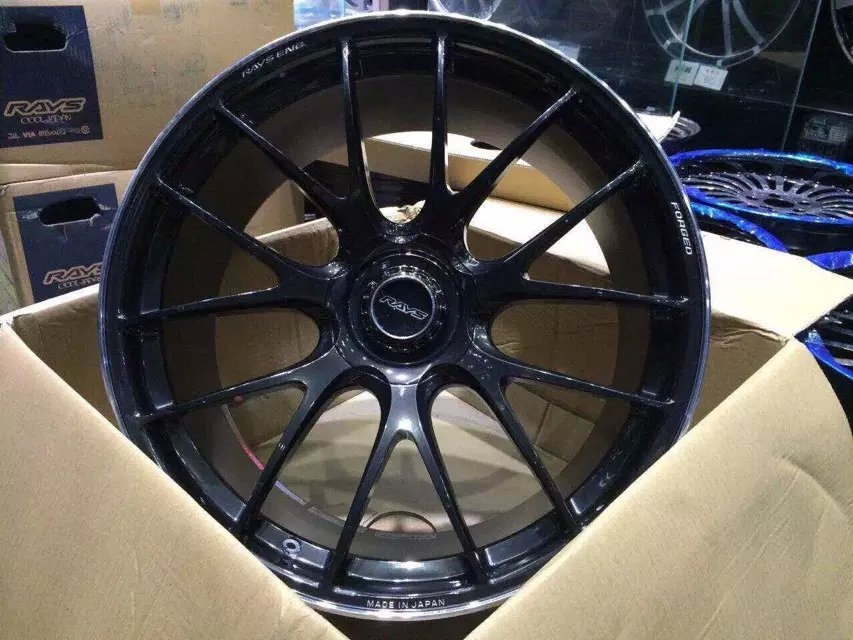 保時捷macan．裝21寸 RAYS．G27．無需中心環(huán)．完美吻合