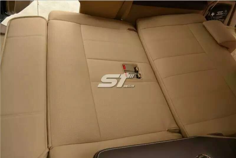 奔驰GL550改装后排电动沙发床，改装后的后排座椅非常宽敞，躺卧均可，