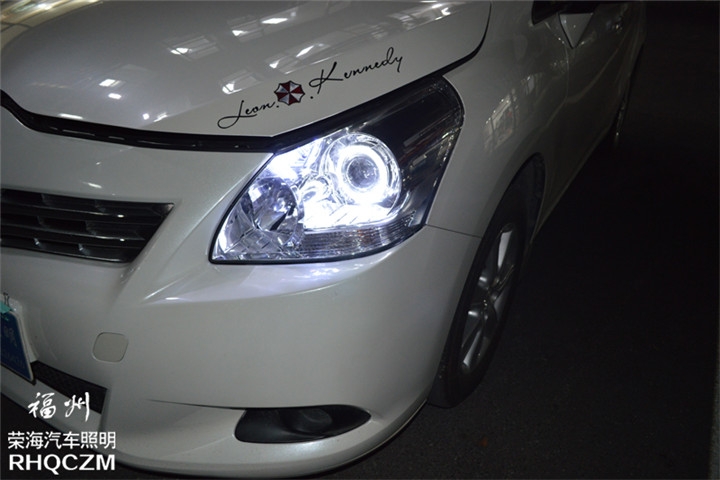 福州改燈 豐田逸致車燈升級(jí)氙氣燈歐標(biāo)Q5雙光透鏡 福州榮海照明