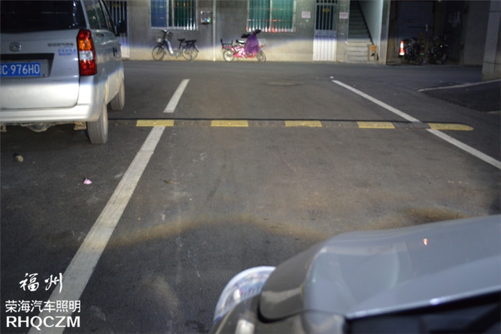 福州改燈 豐田逸致車燈升級(jí)氙氣燈歐標(biāo)Q5雙光透鏡 福州榮海照明
