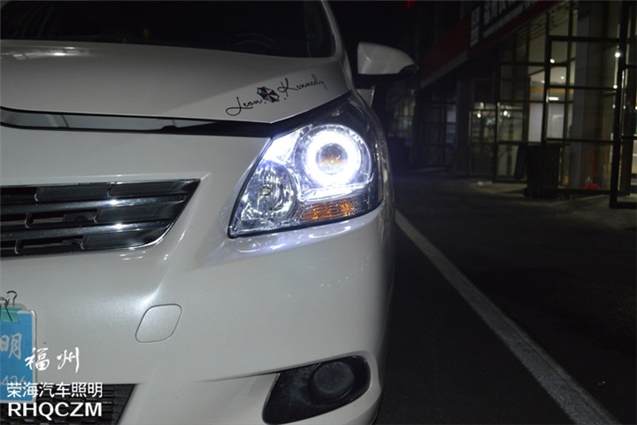 福州改燈 豐田逸致車燈升級(jí)氙氣燈歐標(biāo)Q5雙光透鏡 福州榮海照明