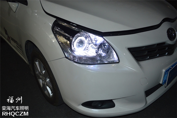 福州改燈 豐田逸致車燈升級(jí)氙氣燈歐標(biāo)Q5雙光透鏡 福州榮海照明