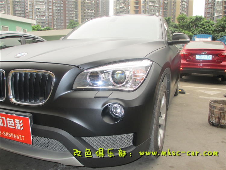 寶馬X1改顏色 全車改色貼膜 原車棕色改亞光黑
