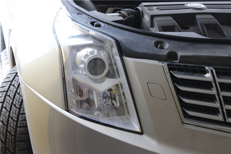 凯迪拉克SRX改装车灯升级全新海拉五透镜配顶级豪华欧司朗CBI氙灯