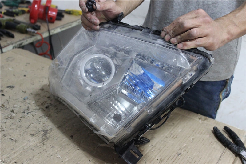 凯迪拉克SRX改装车灯升级全新海拉五透镜配顶级豪华欧司朗CBI氙灯