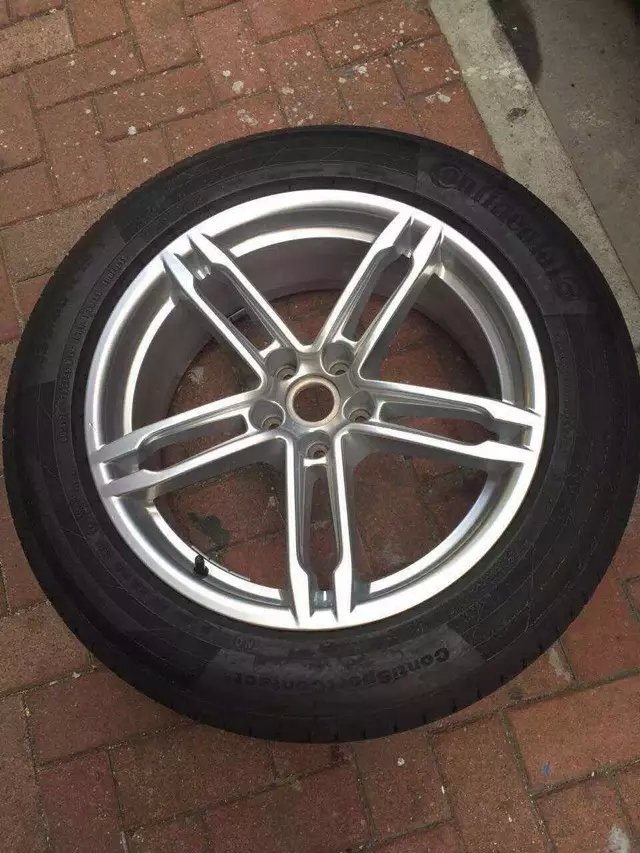 保時捷小卡宴.macan 19寸新車拆下一套。