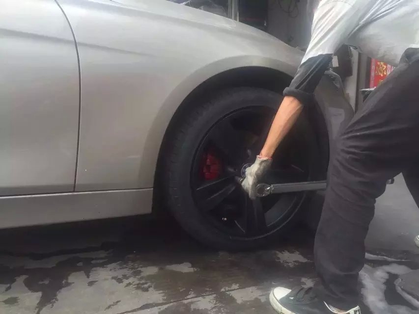 寶馬，裝18寸 原裝