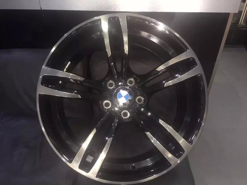 又到全新拆下：M4．鍛造．19寸無呔．也可配呔現(xiàn)貨一套，坐等土豪拿走，土豪我們做朋友吧